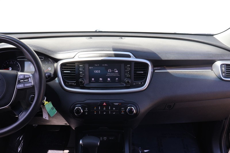 Kia Sorento Vehicle Full-screen Gallery Image 26