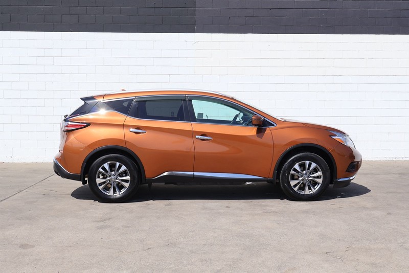 Nissan Murano Vehicle Full-screen Gallery Image 04