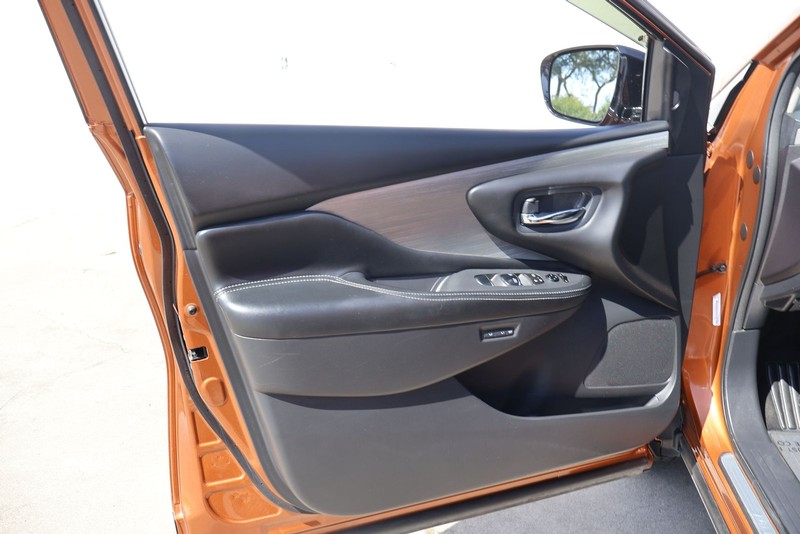 Nissan Murano Vehicle Full-screen Gallery Image 15