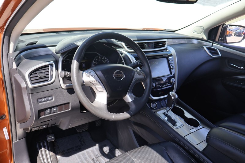 Nissan Murano Vehicle Full-screen Gallery Image 16