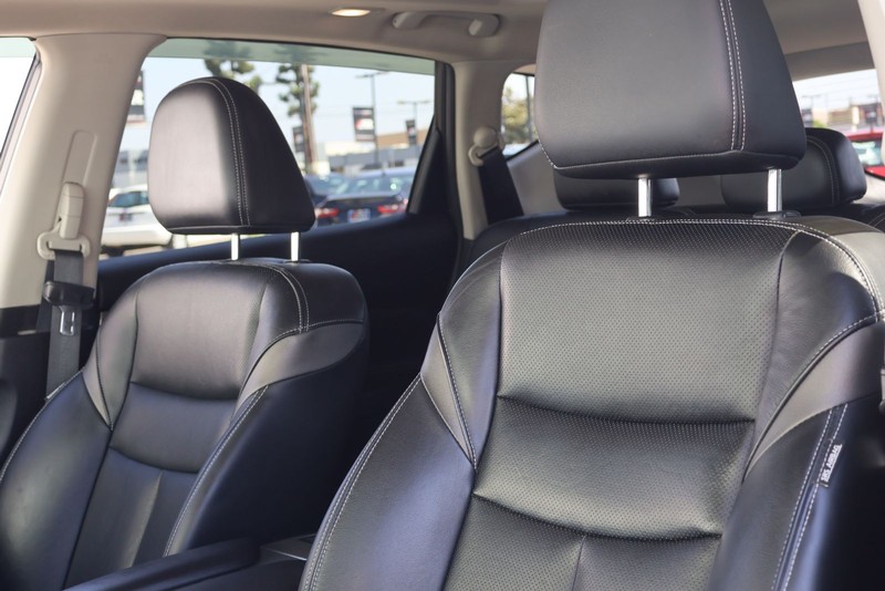 Nissan Murano Vehicle Full-screen Gallery Image 18