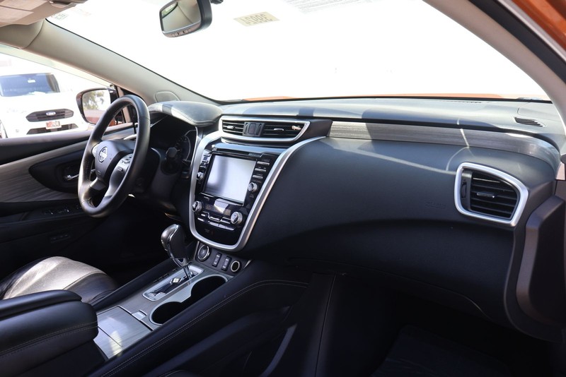 Nissan Murano Vehicle Full-screen Gallery Image 19