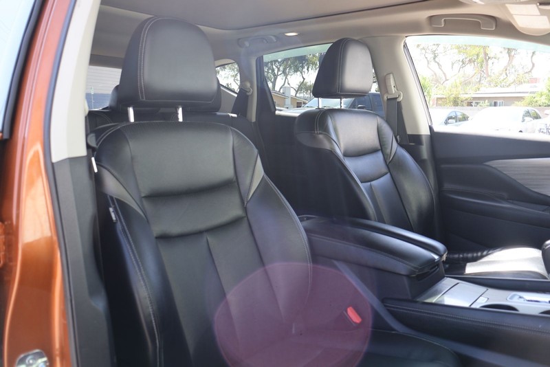 Nissan Murano Vehicle Full-screen Gallery Image 20