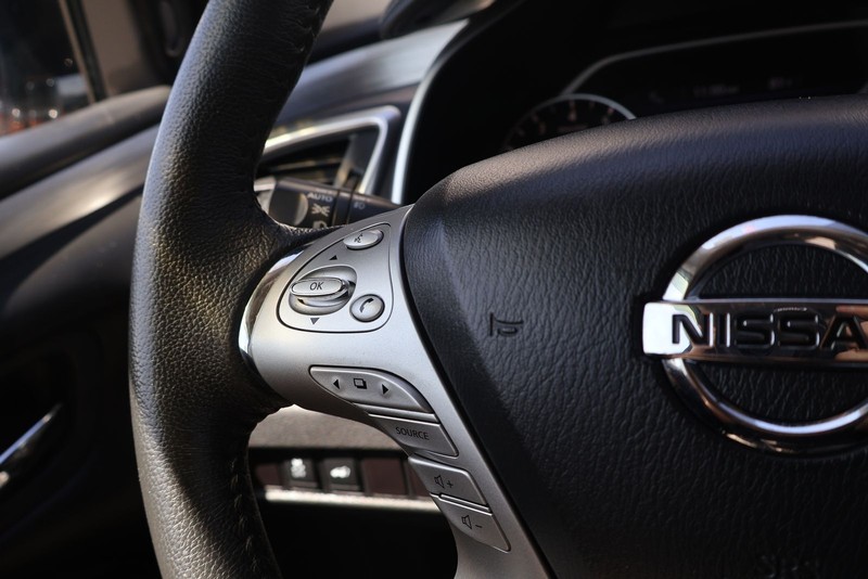 Nissan Murano Vehicle Full-screen Gallery Image 25