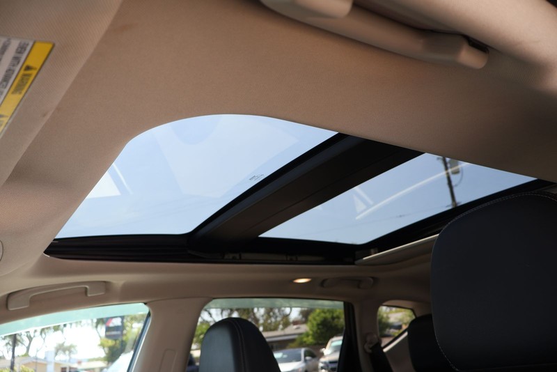 Nissan Murano Vehicle Full-screen Gallery Image 32