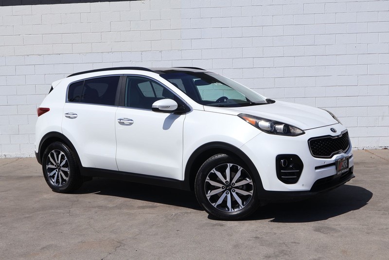 Kia Sportage Vehicle Full-screen Gallery Image 01