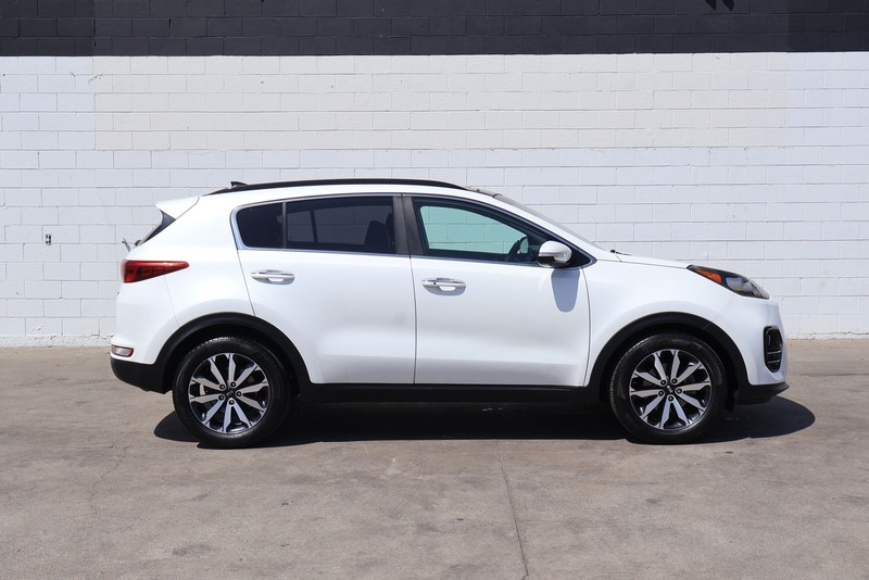 Kia Sportage Vehicle Full-screen Gallery Image 04