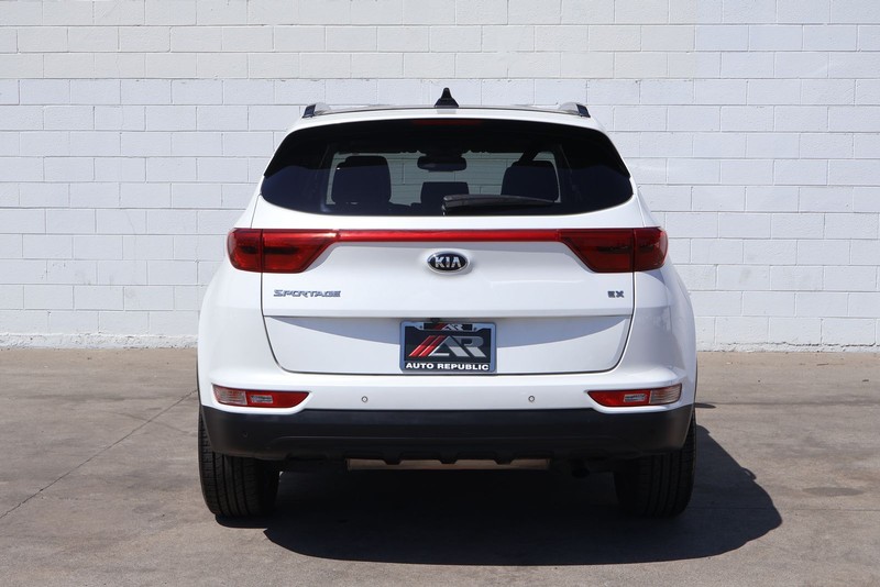 Kia Sportage Vehicle Full-screen Gallery Image 06