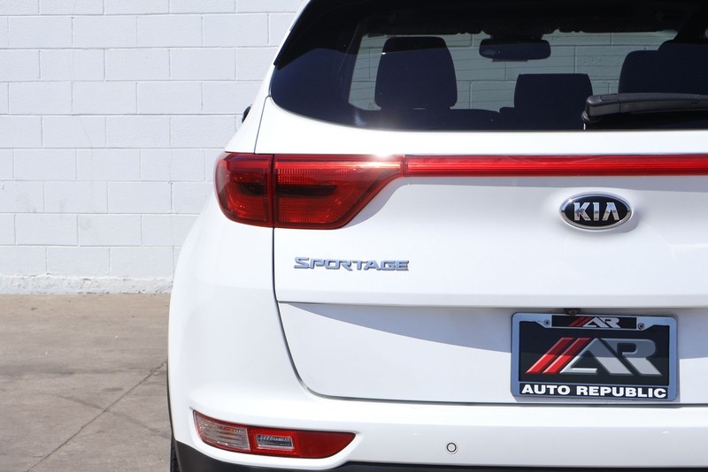 Kia Sportage Vehicle Full-screen Gallery Image 07