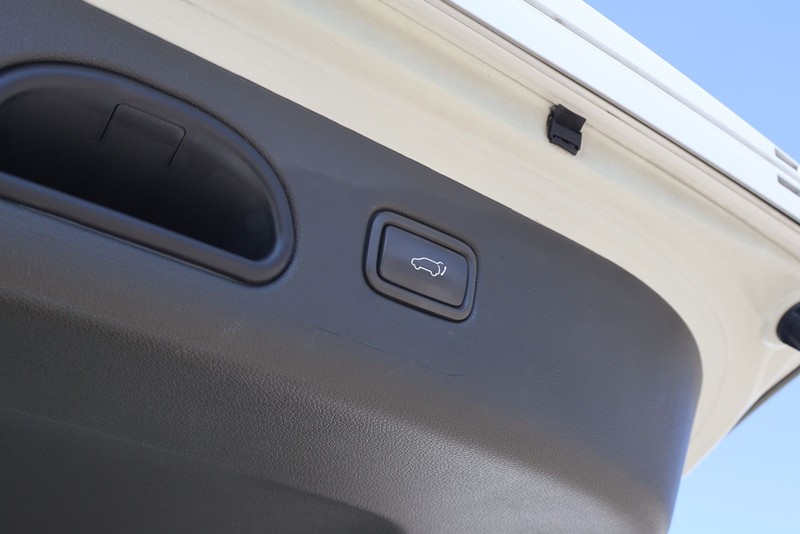 Kia Sportage Vehicle Full-screen Gallery Image 09