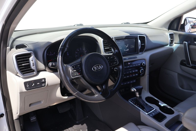 Kia Sportage Vehicle Full-screen Gallery Image 16