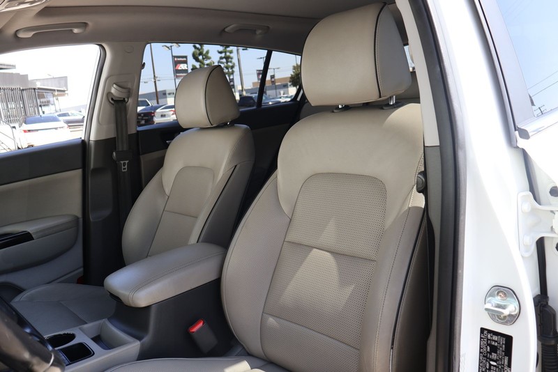 Kia Sportage Vehicle Full-screen Gallery Image 17