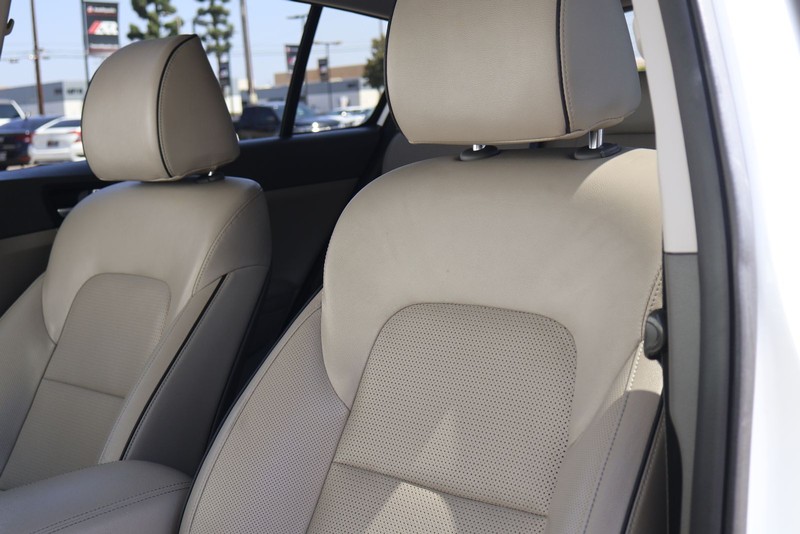 Kia Sportage Vehicle Full-screen Gallery Image 18