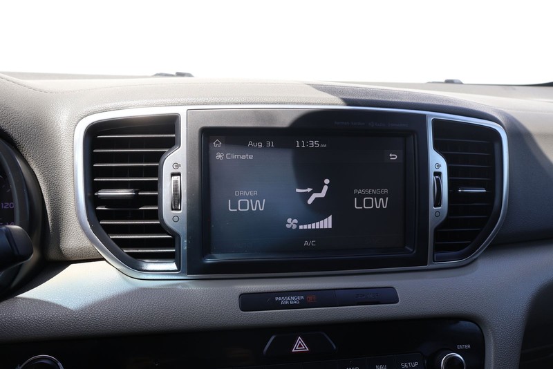 Kia Sportage Vehicle Full-screen Gallery Image 28