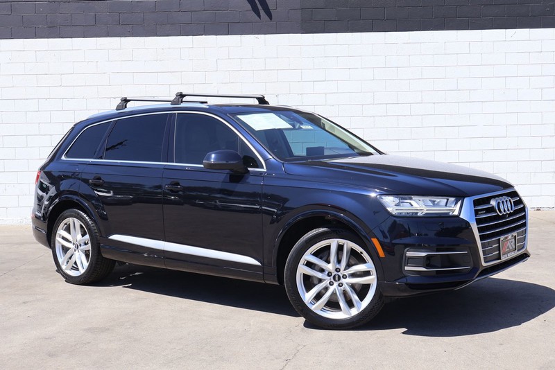 Audi Q7 Vehicle Full-screen Gallery Image 01