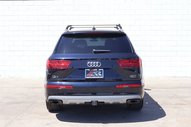 Audi Q7 Vehicle Full-screen Gallery Image 04
