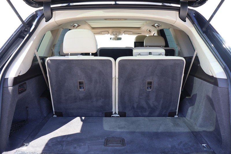 Audi Q7 Vehicle Full-screen Gallery Image 06