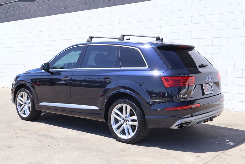 Audi Q7 Vehicle Full-screen Gallery Image 08