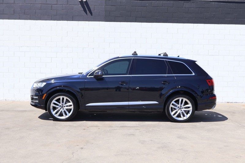 Audi Q7 Vehicle Full-screen Gallery Image 09