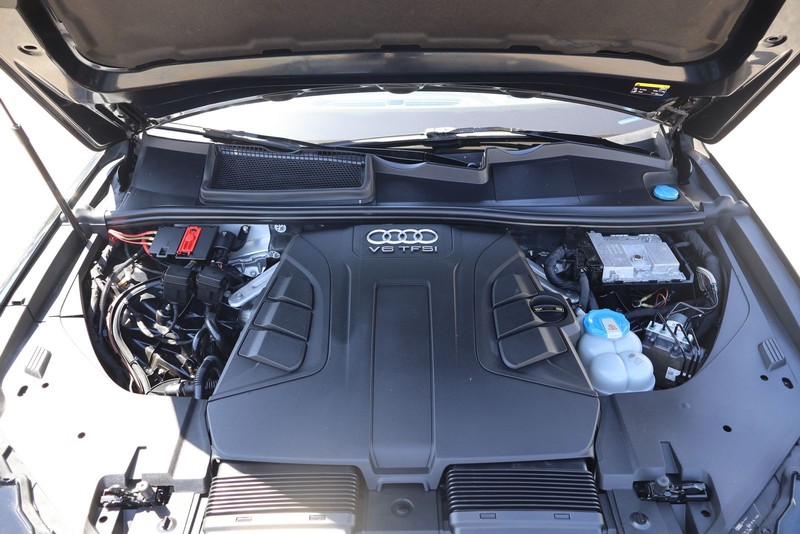 Audi Q7 Vehicle Full-screen Gallery Image 11