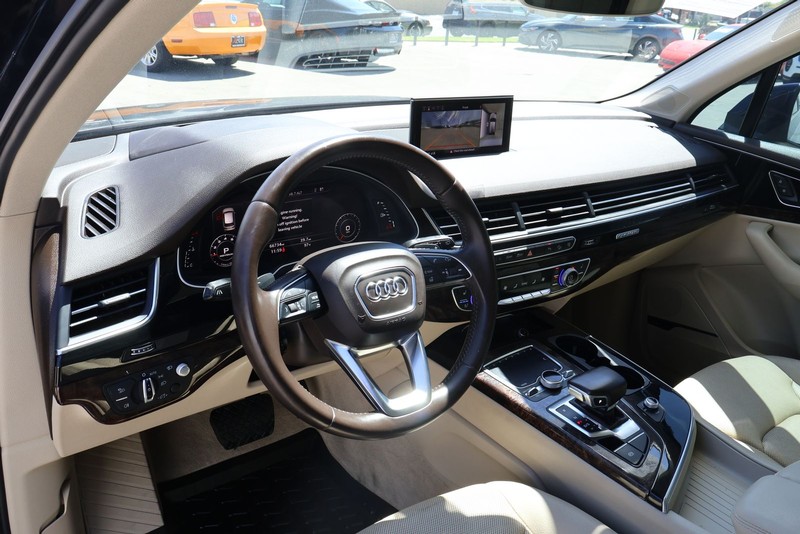 Audi Q7 Vehicle Full-screen Gallery Image 14