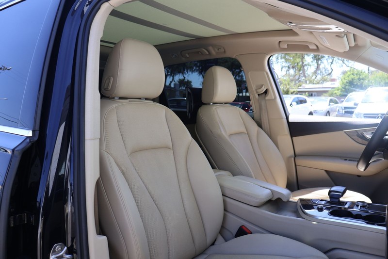 Audi Q7 Vehicle Full-screen Gallery Image 18