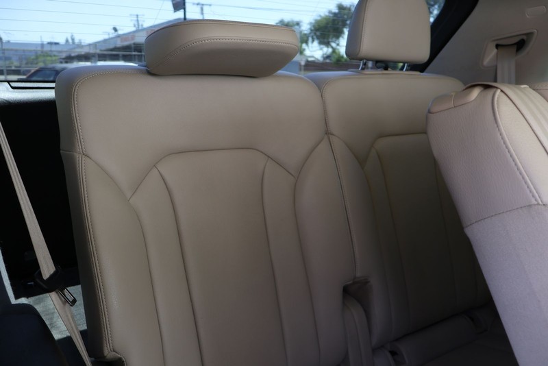 Audi Q7 Vehicle Full-screen Gallery Image 20