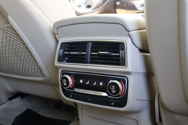 Audi Q7 Vehicle Full-screen Gallery Image 22
