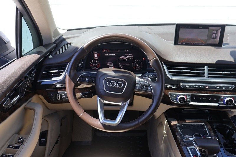 Audi Q7 Vehicle Full-screen Gallery Image 25