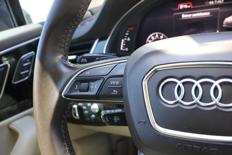 Audi Q7 Vehicle Full-screen Gallery Image 26