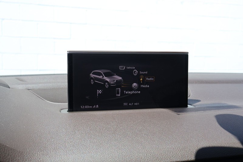 Audi Q7 Vehicle Full-screen Gallery Image 29