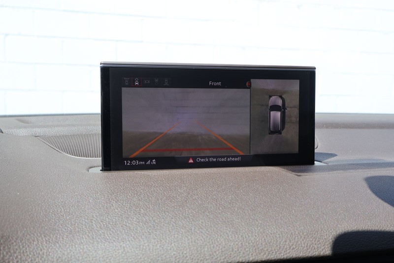 Audi Q7 Vehicle Full-screen Gallery Image 30