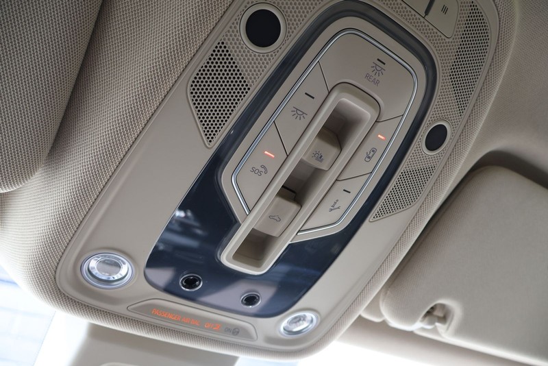 Audi Q7 Vehicle Full-screen Gallery Image 33