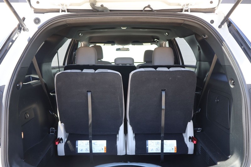 Ford Explorer Vehicle Full-screen Gallery Image 08