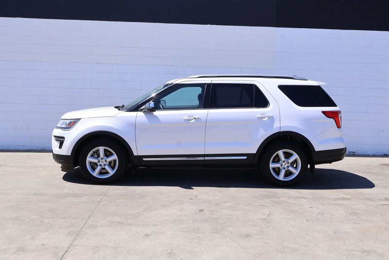 Ford Explorer Vehicle Full-screen Gallery Image 10