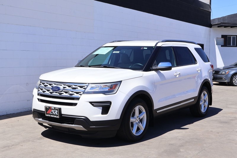 Ford Explorer Vehicle Full-screen Gallery Image 11