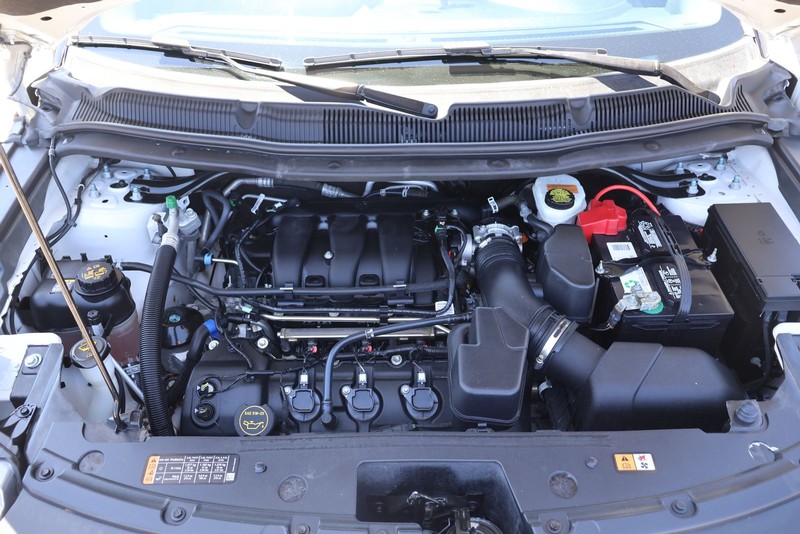 Ford Explorer Vehicle Full-screen Gallery Image 12