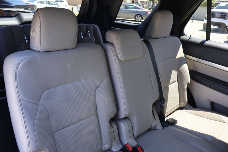 Ford Explorer Vehicle Full-screen Gallery Image 20
