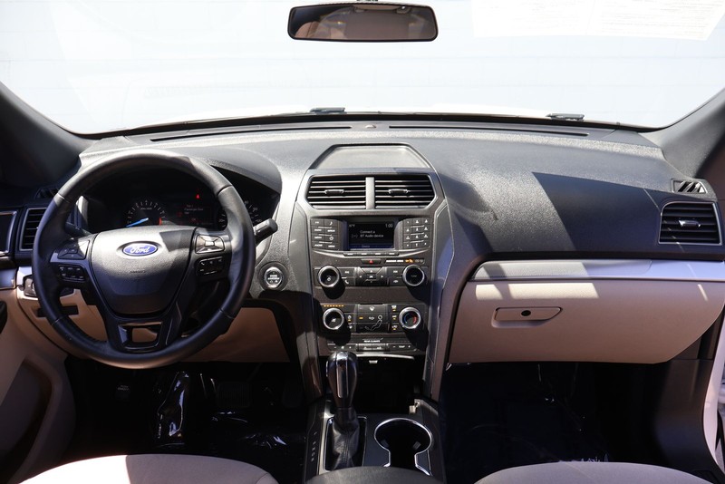 Ford Explorer Vehicle Full-screen Gallery Image 22