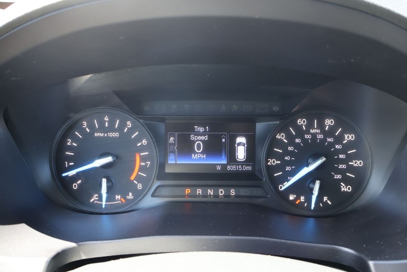 Ford Explorer Vehicle Full-screen Gallery Image 23