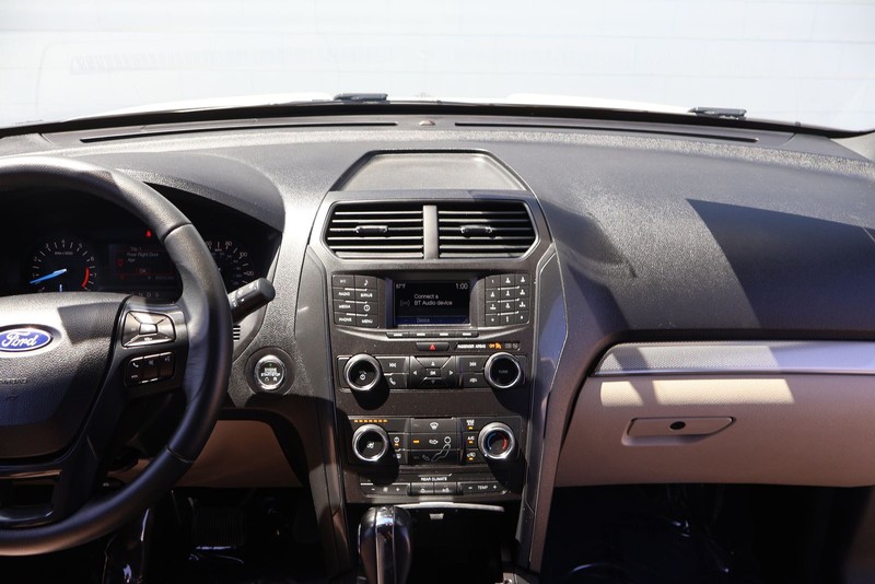 Ford Explorer Vehicle Full-screen Gallery Image 27