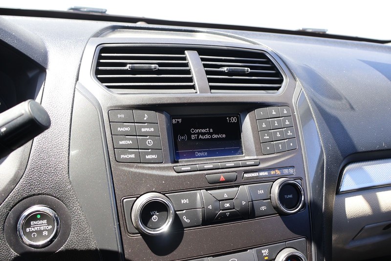 Ford Explorer Vehicle Full-screen Gallery Image 28