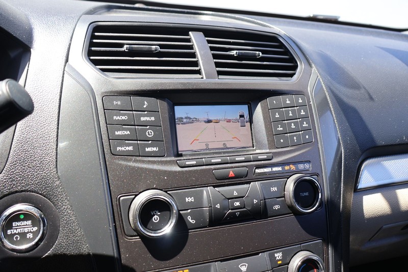 Ford Explorer Vehicle Full-screen Gallery Image 29