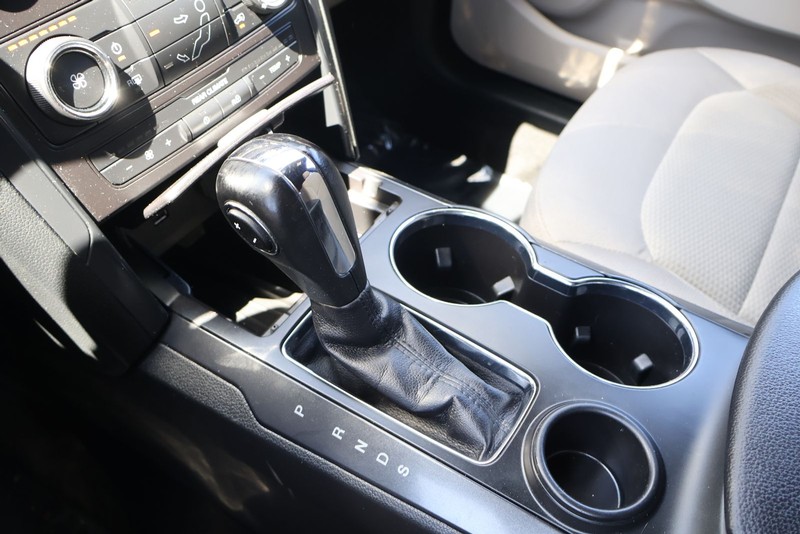 Ford Explorer Vehicle Full-screen Gallery Image 30