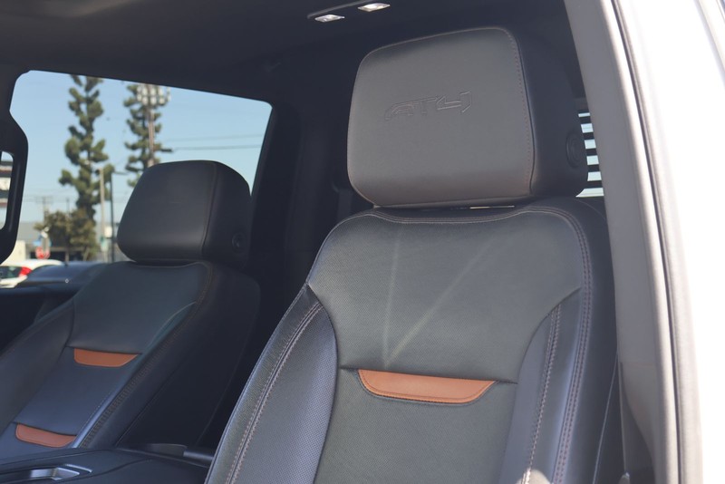 GMC Sierra 1500 Vehicle Full-screen Gallery Image 19