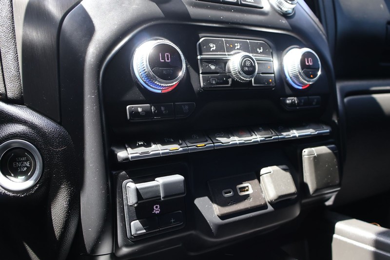 GMC Sierra 1500 Vehicle Full-screen Gallery Image 32