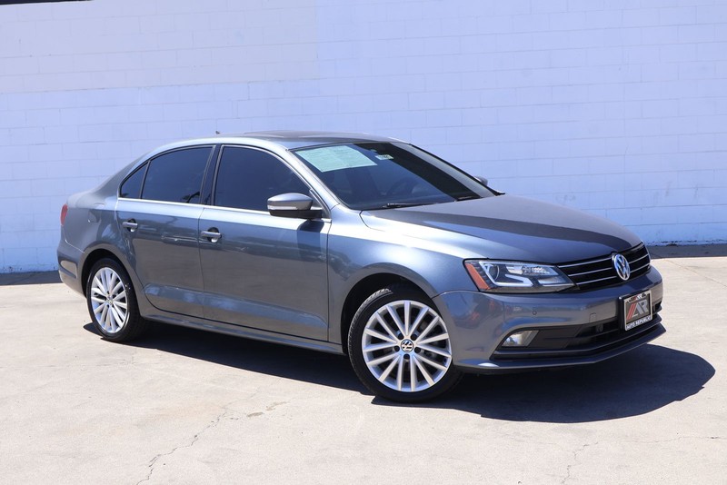 Volkswagen Jetta Sedan Vehicle Full-screen Gallery Image 01