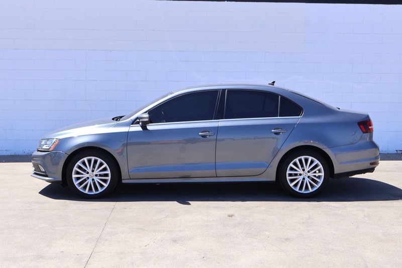 Volkswagen Jetta Sedan Vehicle Full-screen Gallery Image 10