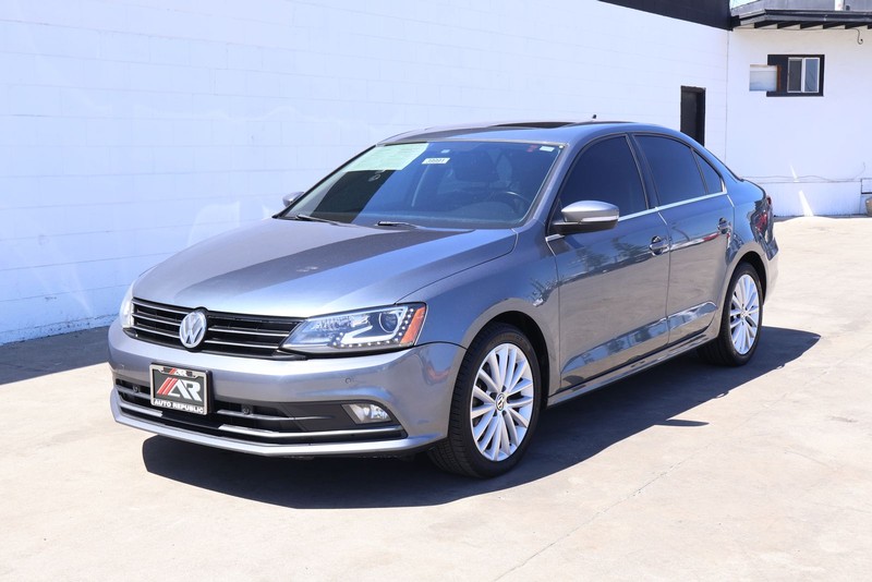 Volkswagen Jetta Sedan Vehicle Full-screen Gallery Image 11