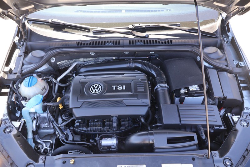Volkswagen Jetta Sedan Vehicle Full-screen Gallery Image 12